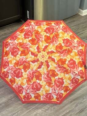 COACH Peyton Signature Floral Print Compact Umbrella Silver Pink Multicolor